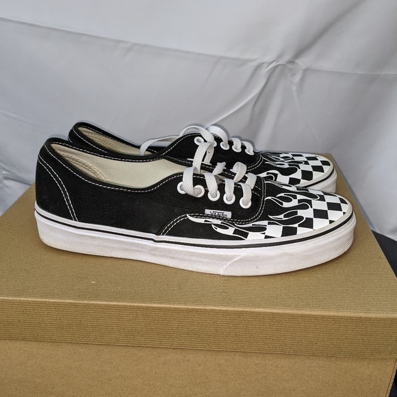vans authentic checkerboard flame black & white skate shoes